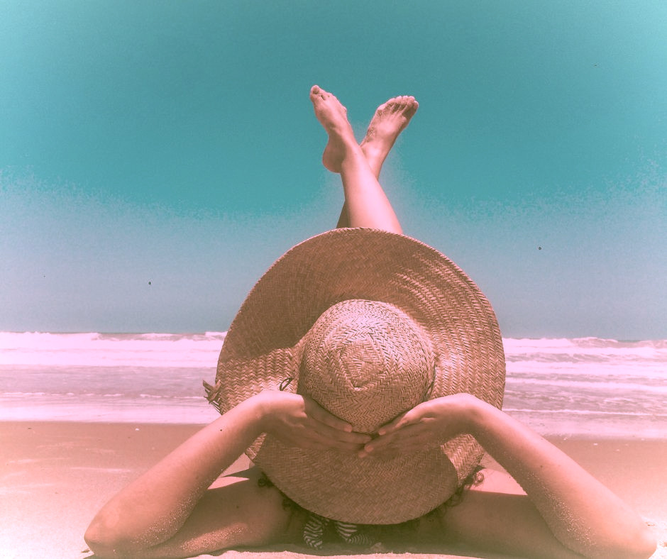 gold-beauty-cocooning-claire-estheticienne-beaute-soin-mains-pieds-epilation-cire-peau-douce-epilation-jambes-epilation-demi-jambes-epilation-jambes-entieres-epilation-maillot-epilation-aisselle-epilation-bras-epilation-visage-epilation-maillot-classique-epilation-maillot-echancre-epilation-maillot-bresilien-epilation-maillot-americain-epilation-maillot-semi-integral-epilation-maillot-integral-epilation-sourcils-epilation-levres-epilation cuisses-epilation-maillot-echancre-pose-vernis-ongle-manucure-pedicure-manicure-limage